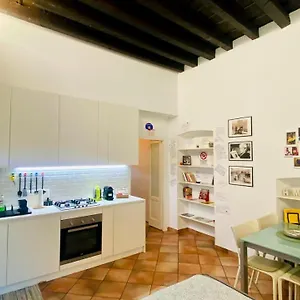 https://sweet-apartment-milano-navigli.italymilanhotels.net